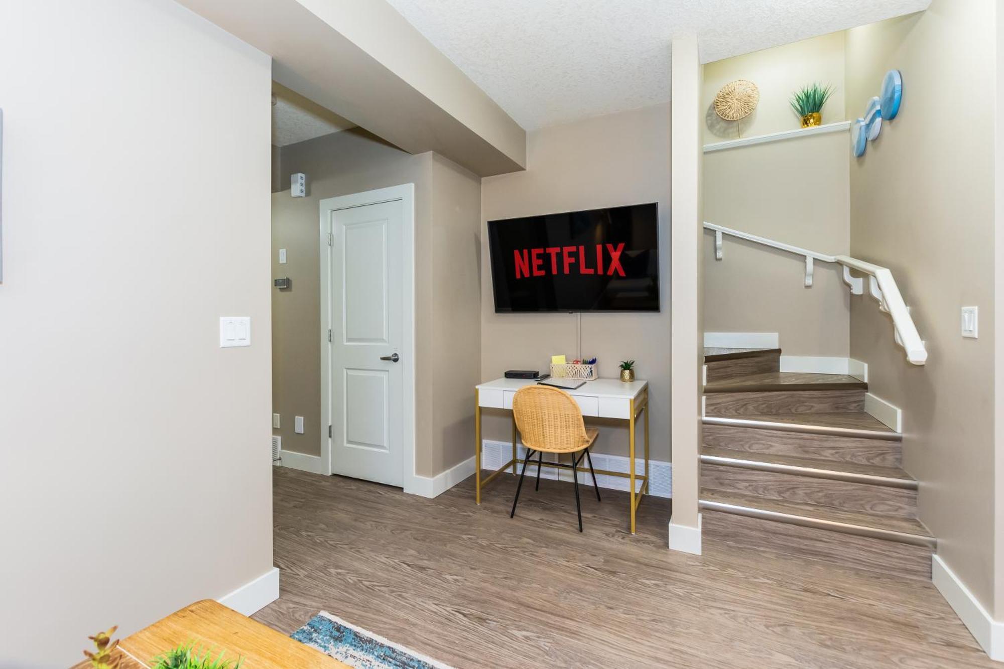 Queen Bed * Netflix * Wifi * Long Or Short Stays Edmonton Exterior photo